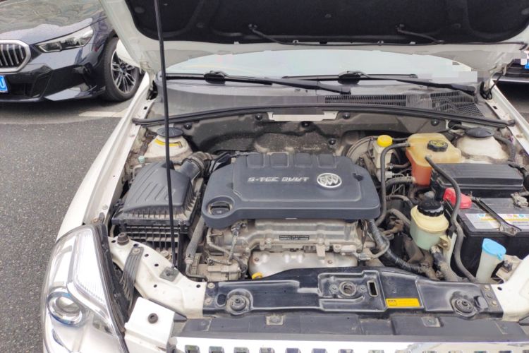 Used Buick Excelle 2013 1.5L Manual Classic Model Engine Bay Right