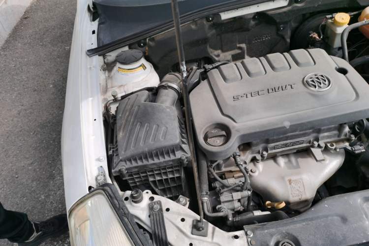 Used Buick Excelle 2013 1.5L Automatic Luxury Model Engine Bay Right