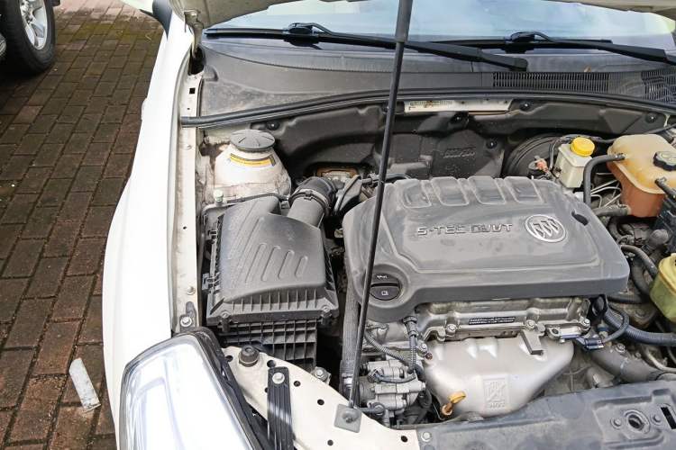 Used Buick Excelle 2013 1.5L Automatic Luxury Model Engine Bay Right