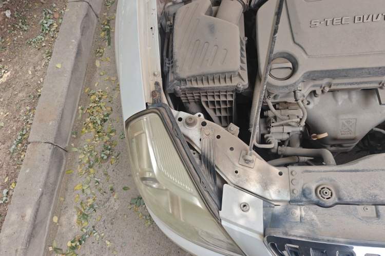 Used Buick Excelle 2013 1.5L Automatic Classic Model Engine Bay Right