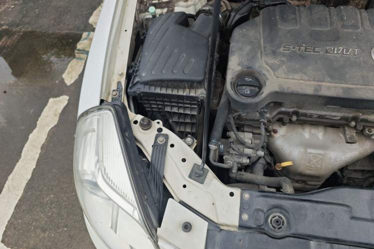 Used Buick Excelle 2013 1.5L Automatic Classic Model Engine Bay Right