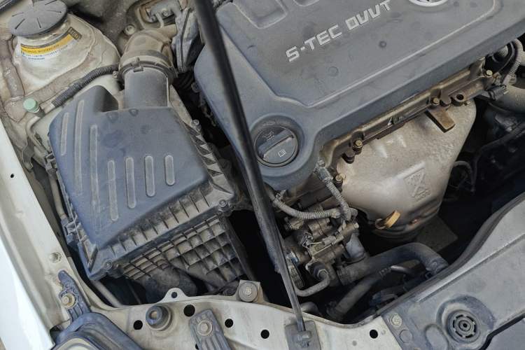 Used Buick Excelle 2013 1.5L Automatic Classic Model Engine Bay Right