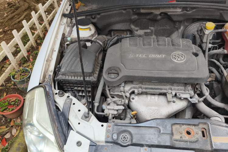 Used Buick Excelle 2013 1.5L Manual Luxury Model Engine Bay Right