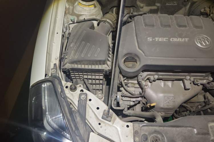 Used Buick Excelle 2013 1.5L Automatic Classic Model Engine Bay Right