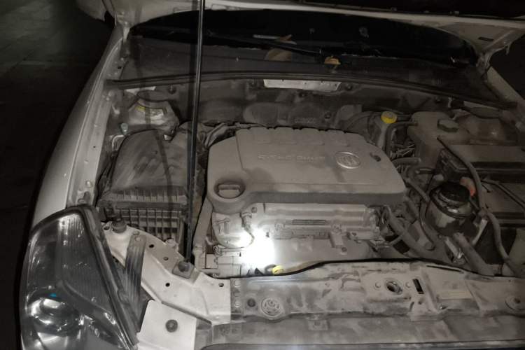 Used Buick Excelle 2013 1.5L Manual Classic Model Engine Bay Right