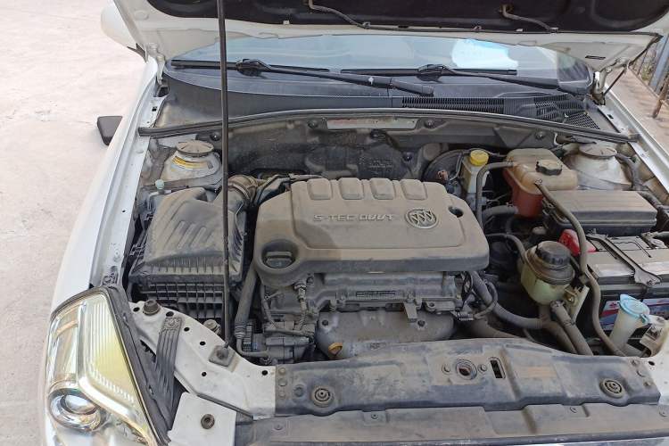 Used Buick Excelle 2013 1.5L Automatic Classic Model Engine Bay Right