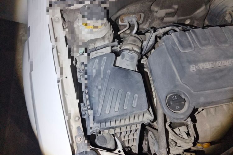 Used Buick Excelle 2013 1.5L Manual Classic Model Engine Bay Right