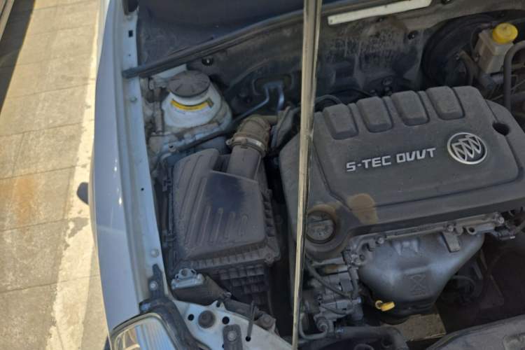 Used Buick Excelle 2013 1.5L Manual Luxury Model Engine Bay Right