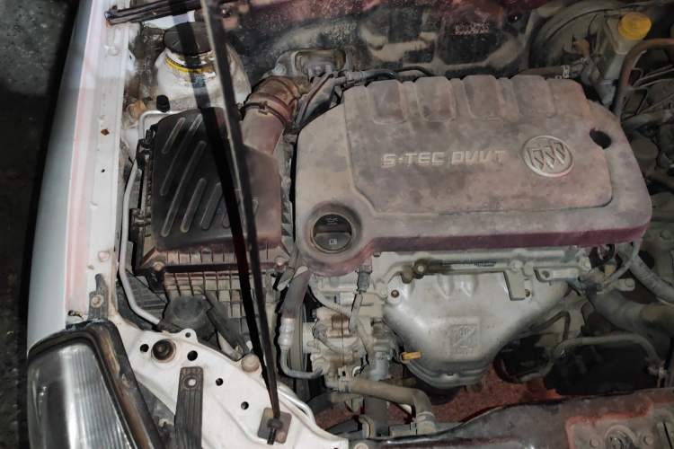 Used Buick Excelle 2013 1.5L Automatic Classic Model Engine Bay Right