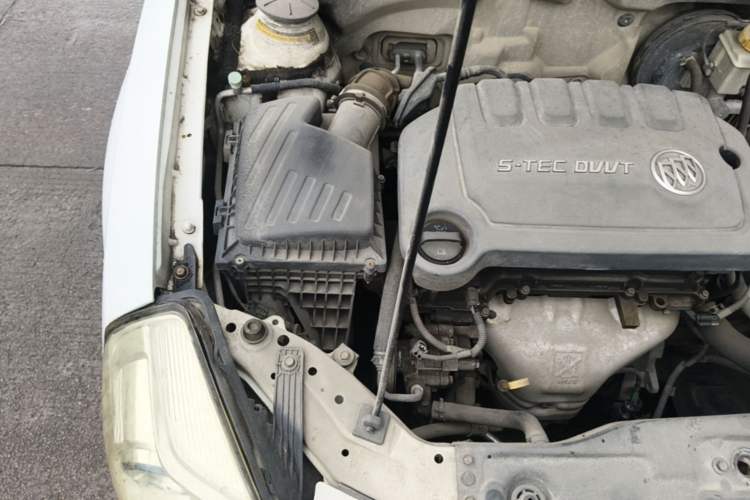 Used Buick Excelle 2013 1.5L Manual Classic Model Engine Bay Right