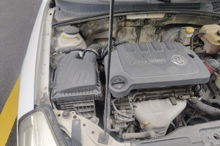 Used Buick Excelle 2013 1.5L Manual Classic Model Engine Bay Right