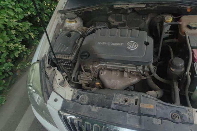 Used Buick Excelle 2013 1.5L Manual Classic Model Engine Bay Right