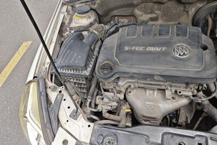 Used Buick Excelle 2013 1.5L Manual Luxury Model Engine Bay Right