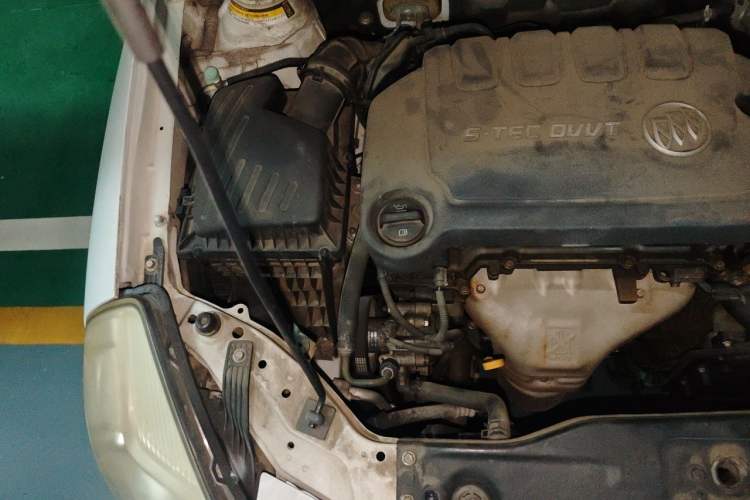 Used Buick Excelle 2013 1.5L Automatic Classic Model Engine Bay Right