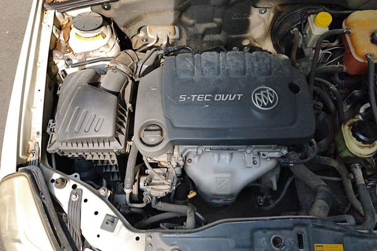 Used Buick Excelle 2013 1.5L Manual Classic Model Engine Bay Right
