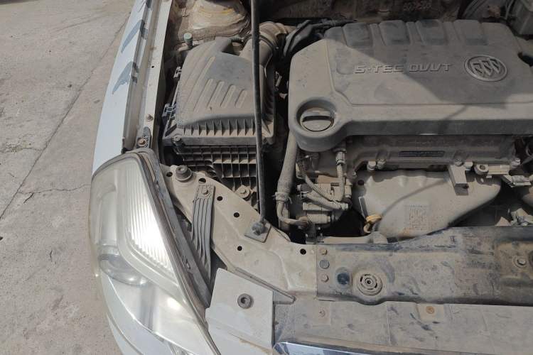 Used Buick Excelle 2013 1.5L Automatic Luxury Model Engine Bay Right