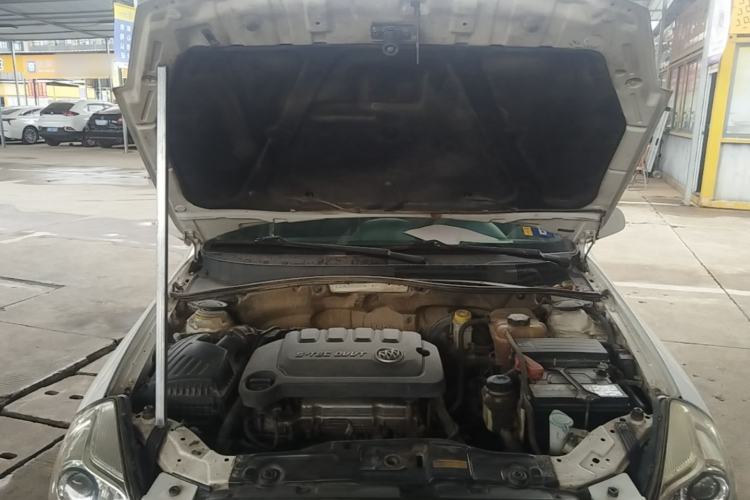 Used Buick Excelle 2013 1.5L Manual Classic Model Engine Bay