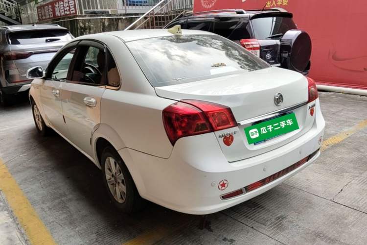 Used Buick Excelle 2013 1.5L Automatic Classic Model Exterior 2