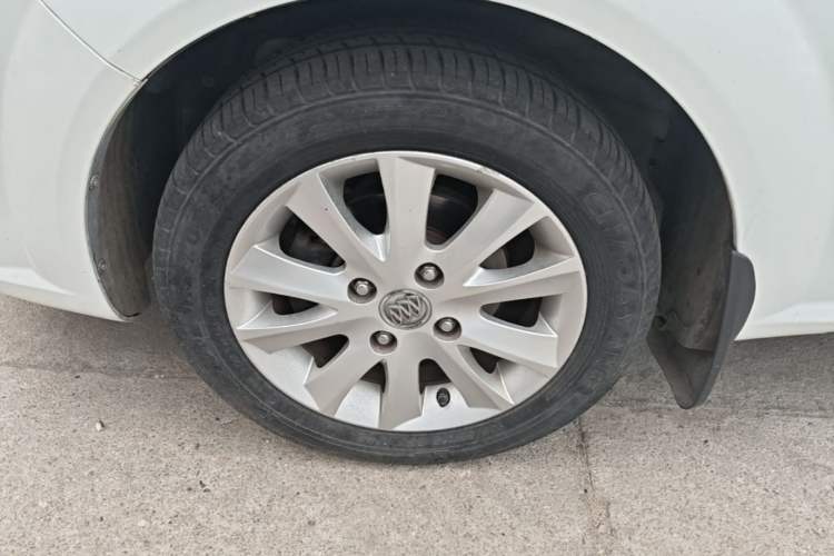 Used Buick Excelle 2013 1.5L Automatic Luxury Model Exterior 4