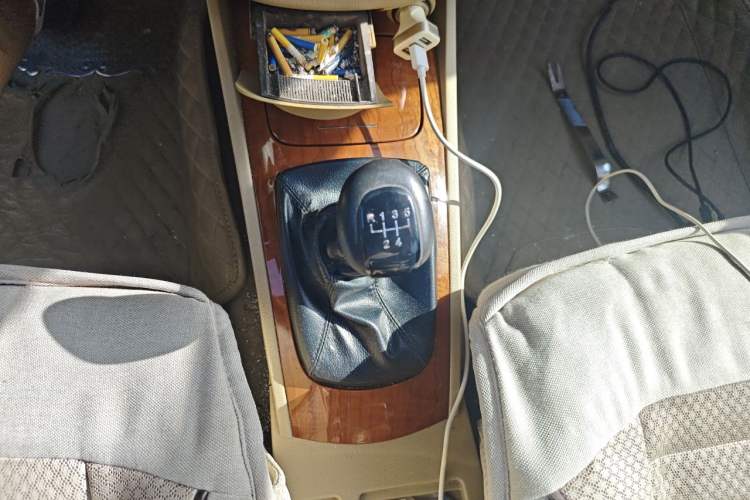 Used Buick Excelle 2013 1.5L Manual Luxury Model Gear Lever