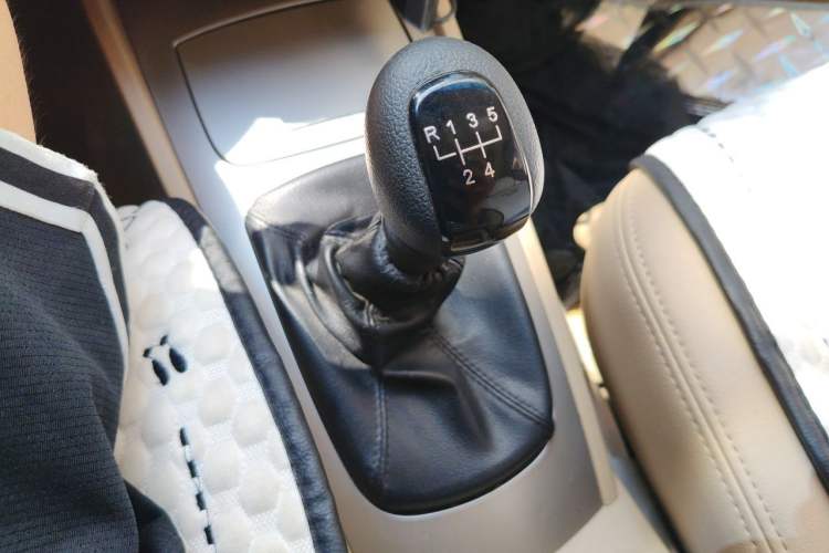 Used Buick Excelle 2013 1.5L Manual Classic Model Gear Lever