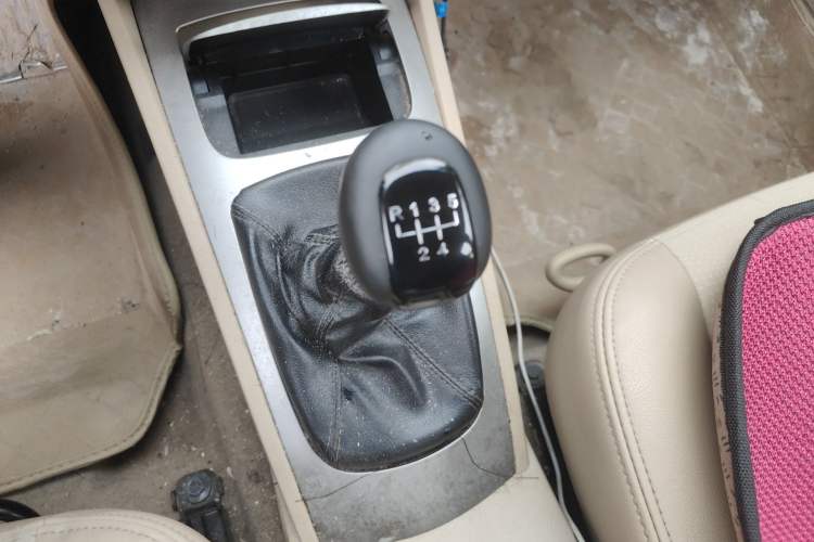 Used Buick Excelle 2013 1.5L Manual Classic Model Gear Lever