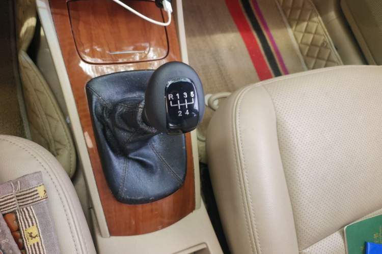 Used Buick Excelle 2013 1.5L Manual Luxury Model Gear Lever