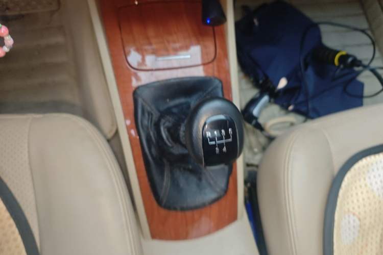 Used Buick Excelle 2013 1.5L Manual Luxury Model Gear Lever