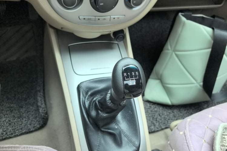 Used Buick Excelle 2013 1.5L Manual Classic Model Gear Lever