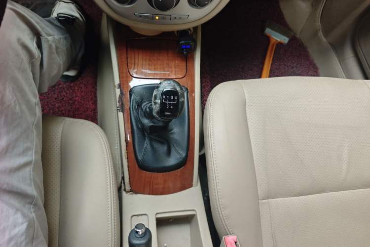 Used Buick Excelle 2013 1.5L Manual Luxury Model Gear Lever