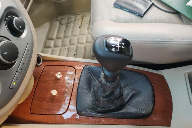 Used Buick Excelle 2013 1.5L Manual Luxury Model Gear Lever