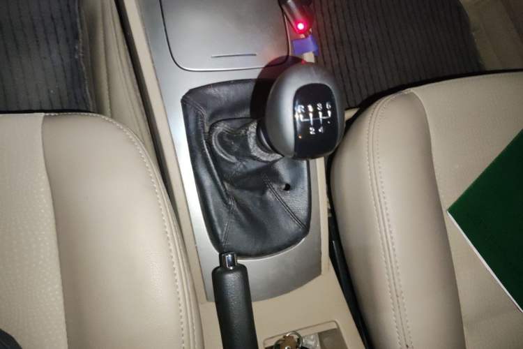 Used Buick Excelle 2013 1.5L Manual Classic Model Gear Lever