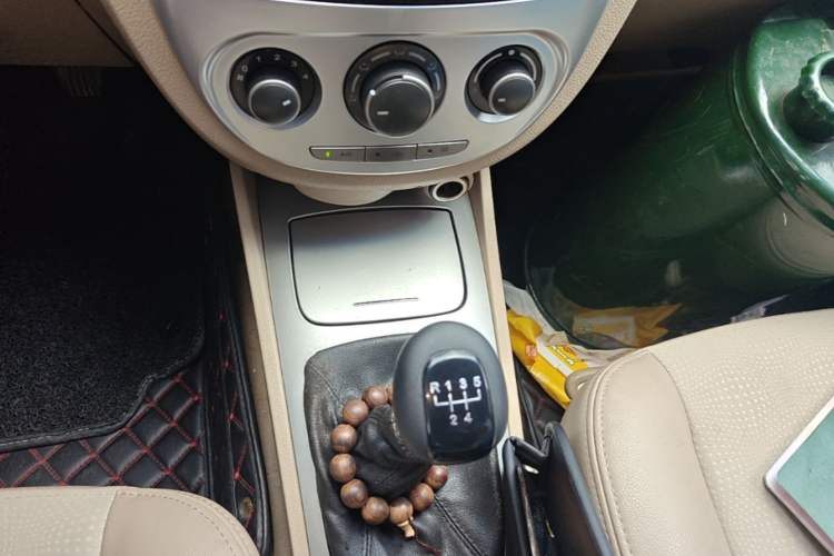 Used Buick Excelle 2013 1.5L Manual Classic Model Gear Lever