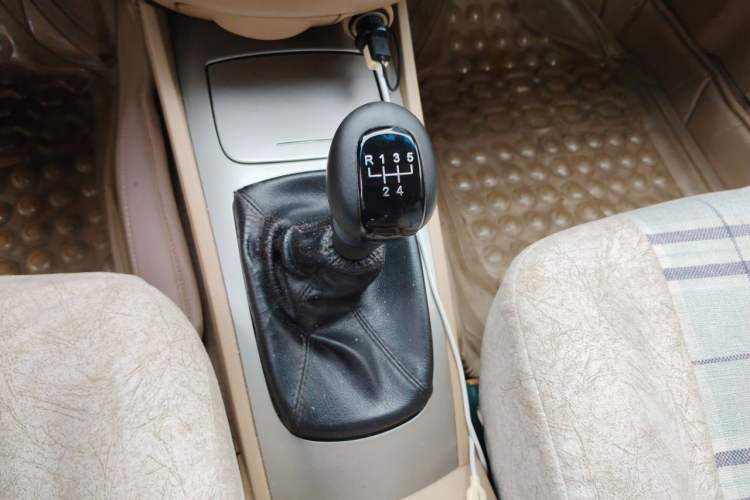 Used Buick Excelle 2013 1.5L Manual Classic Model Gear Lever