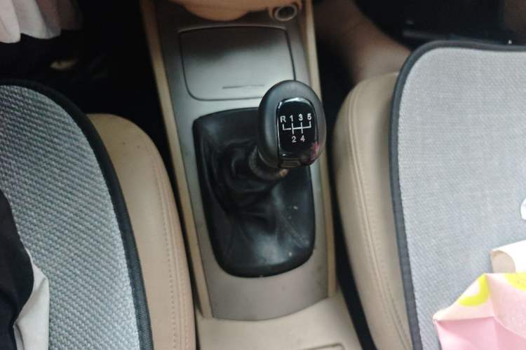 Used Buick Excelle 2013 1.5L Manual Classic Model Gear Lever