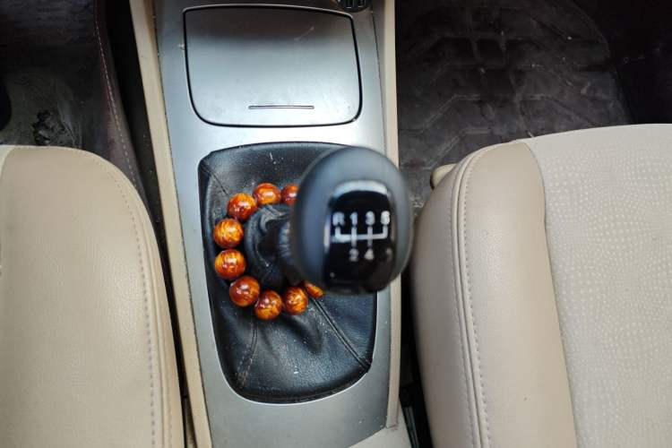 Used Buick Excelle 2013 1.5L Manual Classic Model Gear Lever