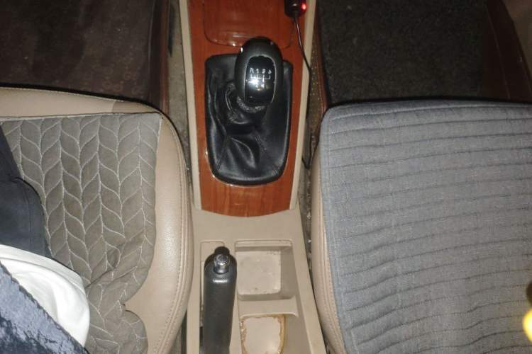 Used Buick Excelle 2013 1.5L Manual Luxury Model Gear Lever