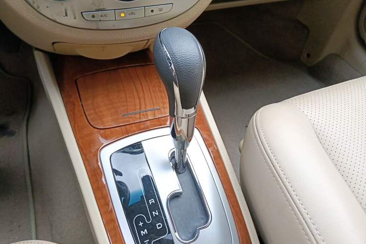 Used Buick Excelle 2013 1.5L Automatic Luxury Model Gear Lever