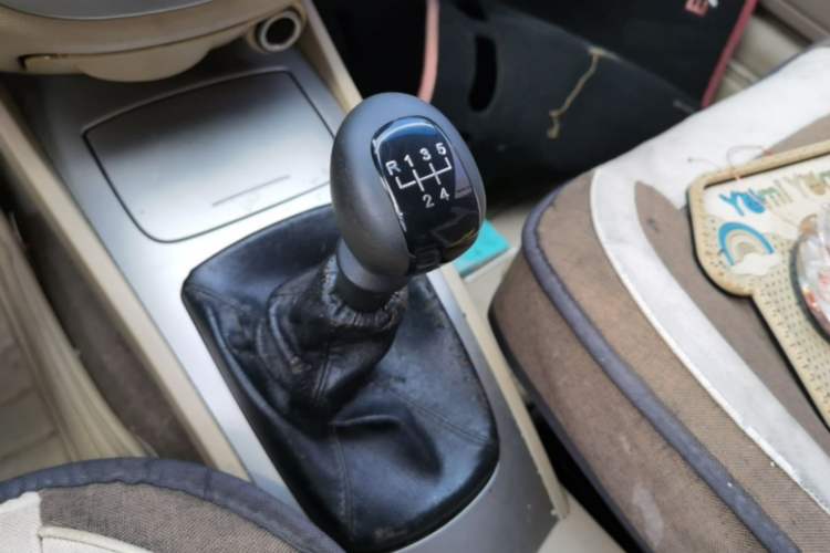 Used Buick Excelle 2013 1.5L Manual Classic Model Gear Lever