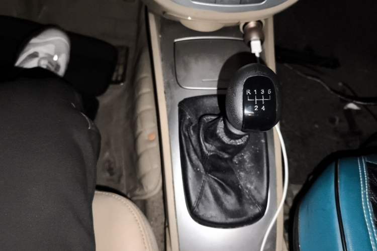 Used Buick Excelle 2013 1.5L Manual Classic Model Gear Lever