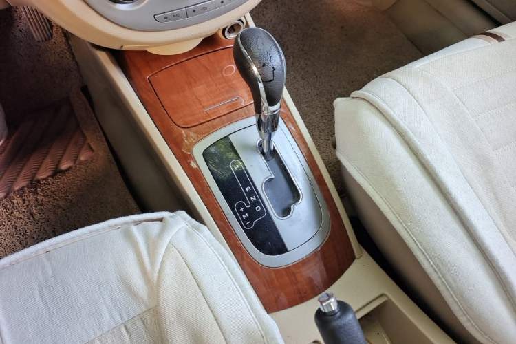 Used Buick Excelle 2013 1.5L Automatic Luxury Model Gear Lever