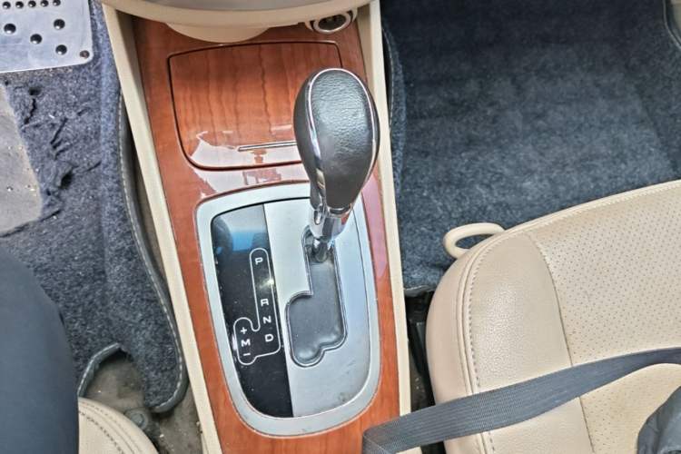 Used Buick Excelle 2013 1.5L Automatic Luxury Model Gear Lever