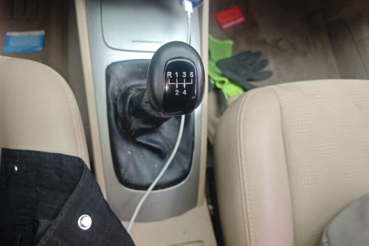 Used Buick Excelle 2013 1.5L Manual Classic Model Gear Lever