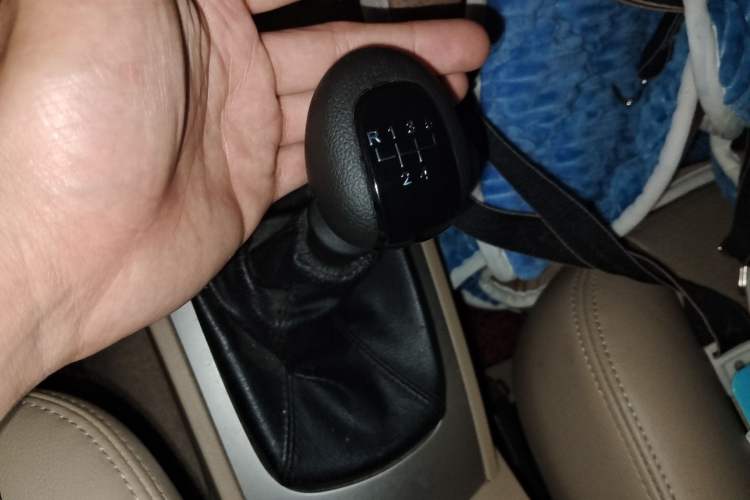 Used Buick Excelle 2013 1.5L Manual Classic Model Gear Lever