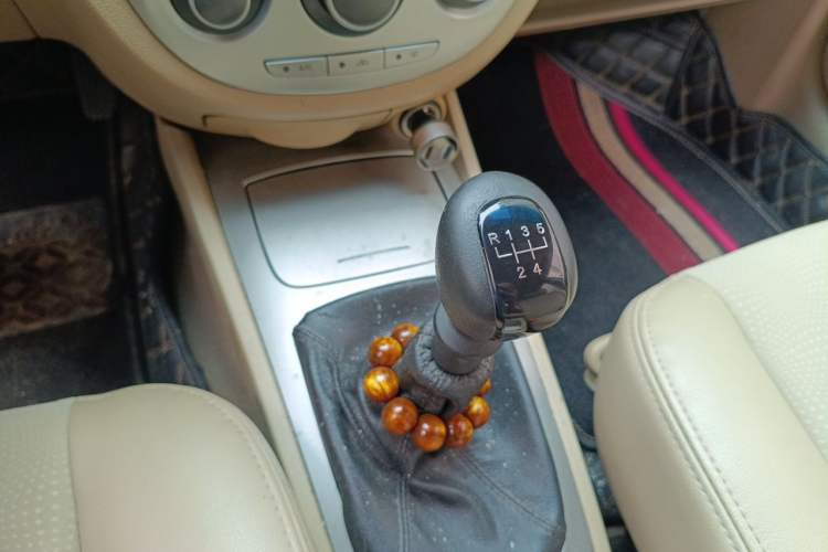 Used Buick Excelle 2013 1.5L Manual Classic Model Gear Lever