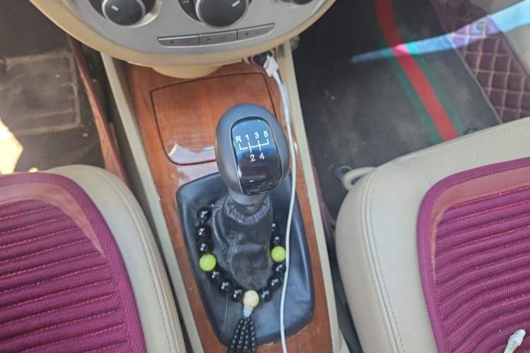 Used Buick Excelle 2013 1.5L Manual Luxury Model Gear Lever