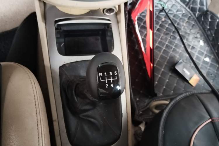 Used Buick Excelle 2013 1.5L Manual Classic Model Gear Lever