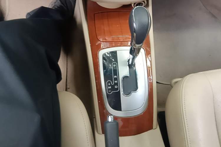 Used Buick Excelle 2013 1.5L Automatic Luxury Model Gear Lever