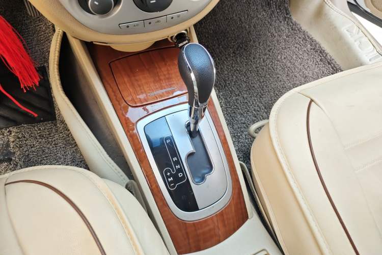 Used Buick Excelle 2013 1.5L Automatic Luxury Model Gear Lever