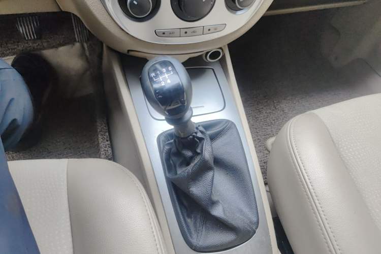 Used Buick Excelle 2013 1.5L Manual Classic Model Gear Lever